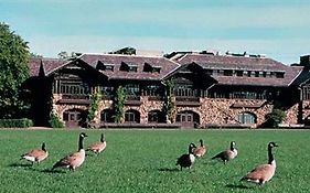 Overlook Lodge And Stone Cottages At Bear Mountain